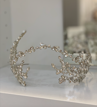Load image into Gallery viewer, Delicate Bridal Crown
