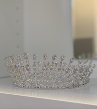 Load image into Gallery viewer, Teardrop Bridal Crown
