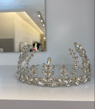 Load image into Gallery viewer, Leafy Bridal Crown
